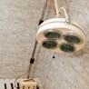 Lámpara de quirófano. Con soporte propio. Años 50-60. Foco médico. Impresionante.