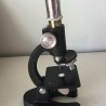 Microscopio años 50-60. Caja original. Incluye accesorios.