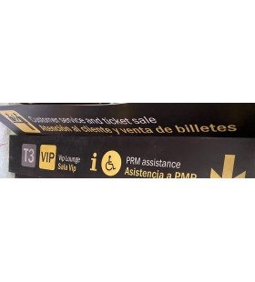 Cartelística de aeropuerto. Señalización variada aeroportuaria. En alquiler.