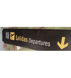 Cartelística de aeropuerto. Señalización variada aeroportuaria. En alquiler.