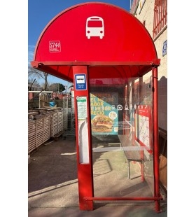 Parada de autobús. En alquiler. Fuerte y segura. Estación. Marquesina.