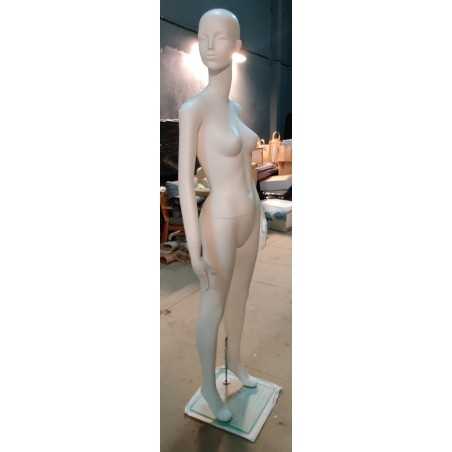 Maniquí. Mujer. Actual y realista. 1,70 m de altura.