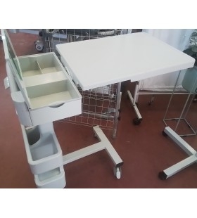 Mesa clínica y hospitalaria. Actual. Camarera. Alquiler de atrezzo para la industria audiovisual.