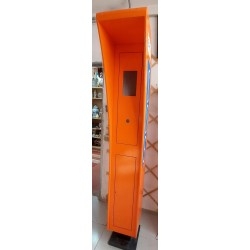 Poste SOS. Atrezzo. Construido para el cine.