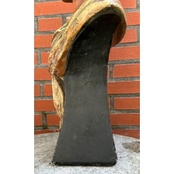 Escultura. Figura femenina en escayola policromada. 60 cm de altura. Años 70.