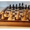 Ajedrez. Juego de ajedrez Staunton vintage, tablero de ajedrez - Reloj de ajedrez.