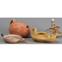 Lamparilla de aceite. Lucernas. Colección de varias lucernas para alquiler en rodajes.