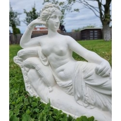Escultura Paulina Bonaparte. Estuco. 48 cm de largo.
