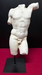 Torso griego. Escultura cuerpo masculino. 43 cm altura. Alquiler de atrezzo.