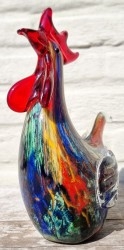 Gallo. Vidrio de Murano. 22 cm altura. Colorida y alegre escultura.