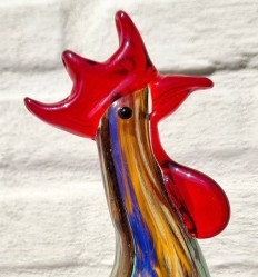 Gallo. Vidrio de Murano. 22 cm altura. Colorida y alegre escultura.