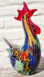 Gallo. Vidrio de Murano. 22 cm altura. Colorida y alegre escultura.