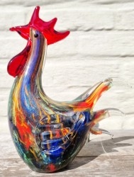 Gallo. Vidrio de Murano. 22 cm altura. Colorida y alegre escultura.