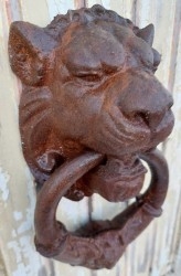 aldaba-león