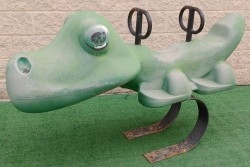 Carricoche de feria. Años 90. Cocodrilo. Tiovivo. Carrusel. Emblemático objeto.