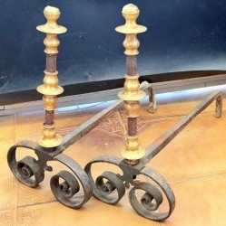 Morillos. Pareja en bronce. Estilo Luis XVI. Accesorios chimenea.