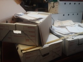Archiveros. Archivadores en cajas con miles de documentos para utilizar como atrezzo en rodajes.