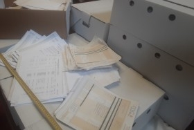 Archiveros. Archivadores en cajas con miles de documentos para utilizar como atrezzo en rodajes.