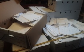 Archiveros. Archivadores en cajas con miles de documentos para utilizar como atrezzo en rodajes.