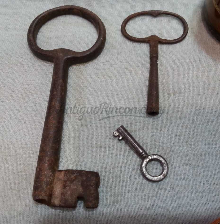 Colección de viejas llaves originales. 3 unidades Colección de viejas llaves originales. 3 unidades