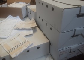 Archiveros. Archivadores en cajas con miles de documentos para utilizar como atrezzo en rodajes.