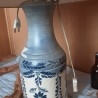 Lámpara de mesa en cerámica. Años 70. No tiene pantalla. Funciona.