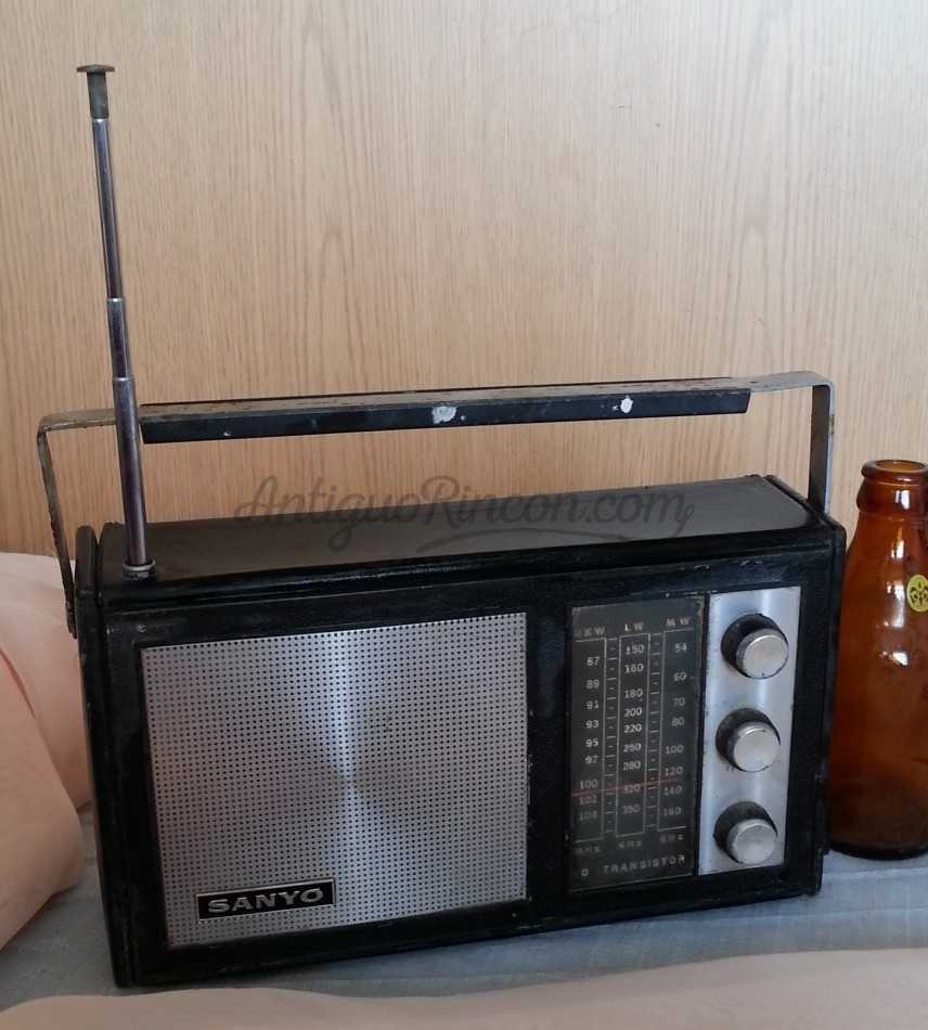 periscopio Barbero cartucho Radio, transistor marca Sanyo. Años 70.