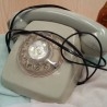 Teléfono viejo de mesa. Años 70. Español.