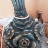 Lámpara de mesa años 70. Preciosa decoración cerámica de su mástil.