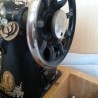 Máquina de coser antigua. Marca SINGER. Eléctrica.