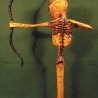 Esqueleto arquero. Gabinete del horror. Obra realizada en papel maché. Origen británico.