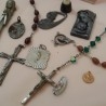 Objetos religiosos. Lote de piezas pequeñas variadas.