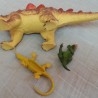 Dinosaurios de juguete. Fabricados en plástico y goma.