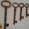 Llaves antiguas. Colección de viejas llaves originales. Estilo medieval.