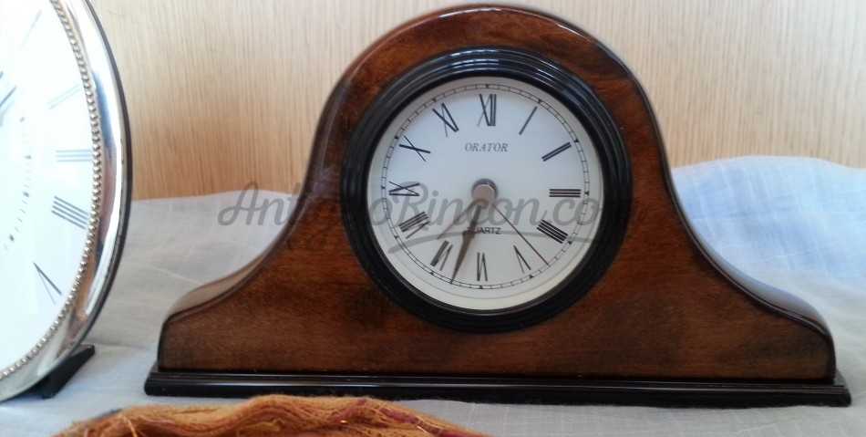 Relojes de mesilla. Pareja. Funcionando