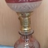 Lámpara de mesa años 70. Vidrio rosa tallado. Espectacular.