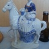 Dama sobre caballo. Preciosa figura de porcelana