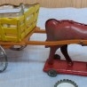 Carromato tirado por caballo de juguete en chapa. Años 50