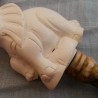 Abrecartas fabricado a mano con figura de elefante en su asidera. Espuma de mar. Turquía.