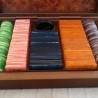 Fichas para póker. Años 90. En caja de madera.