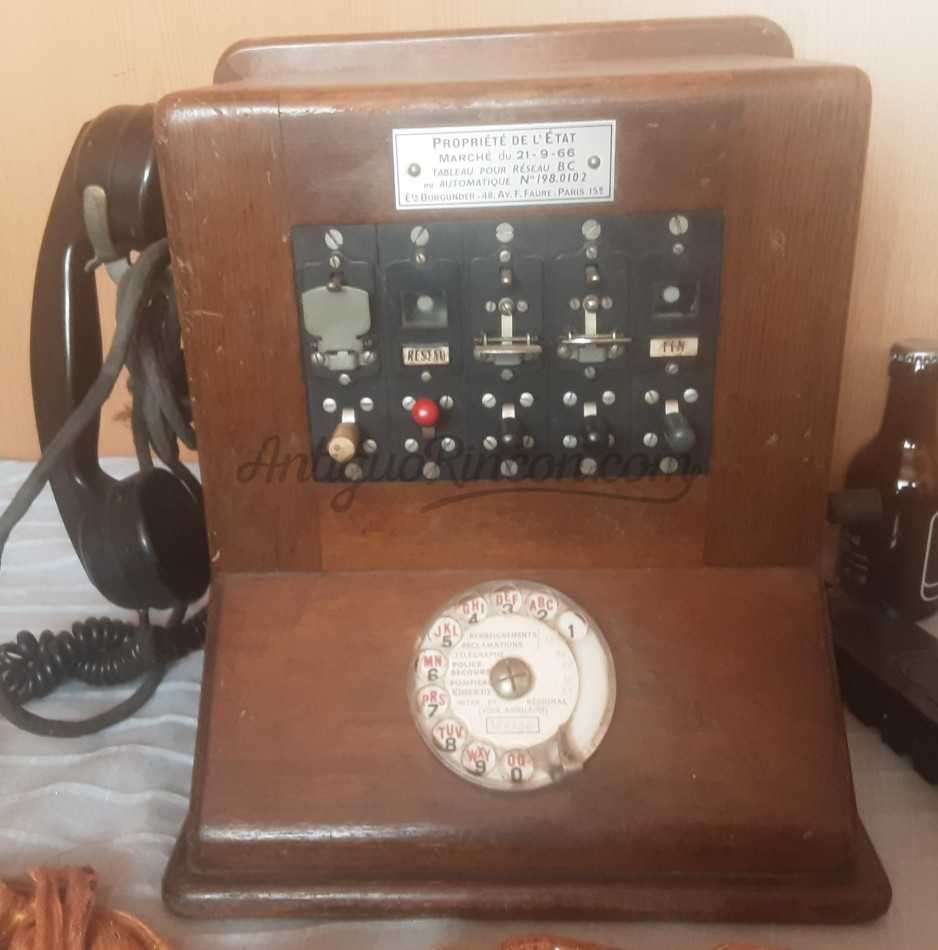 Centralita telefónica antigua. Años 40-50. Impresionante aparato. Teléfono.  Origen francés.