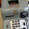 Calculadora mecánica. Marca HISPANO OLIVETTI. Años 70. Funcionando.