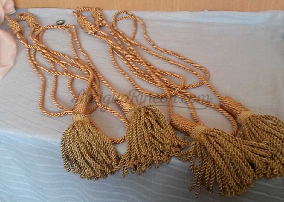 Limo Mancha Estar confundido Borlones. Sujeta cortinas. Alzapaños. Pareja. Cordón dorado.