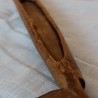 Cuchillo Africano. Años 50. Empuñadura y funda en madera.