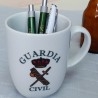 Taza de la Guardia Civil con bolígrafos también serigrafiados.