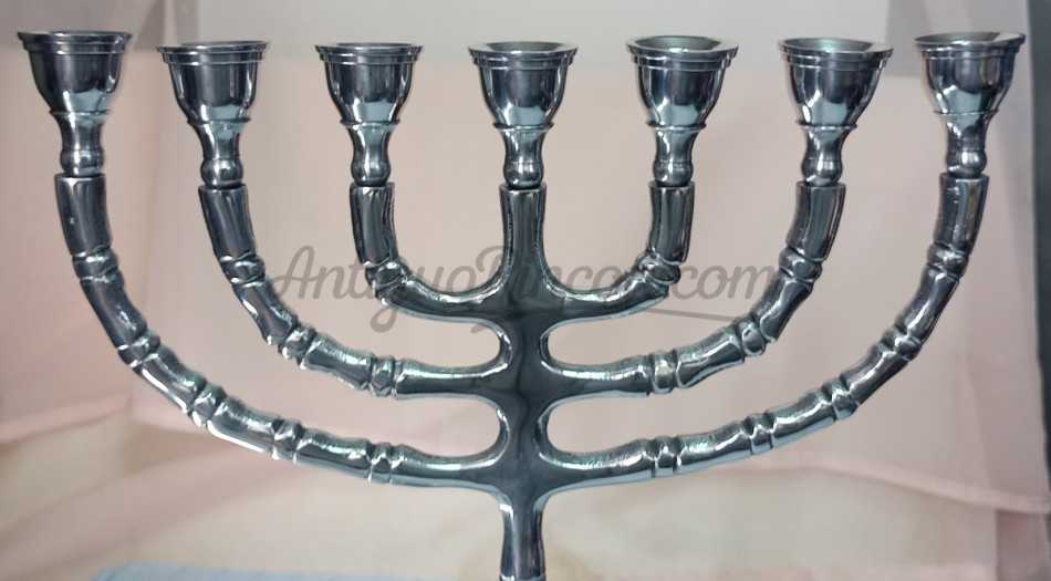 Candelabro Ebraico A 7 Braccia Candelabros judíos de 7 brazos. Menorah. Pareja.