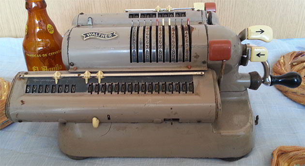 Antiguas Máquinas Calculadoras y Registradoras